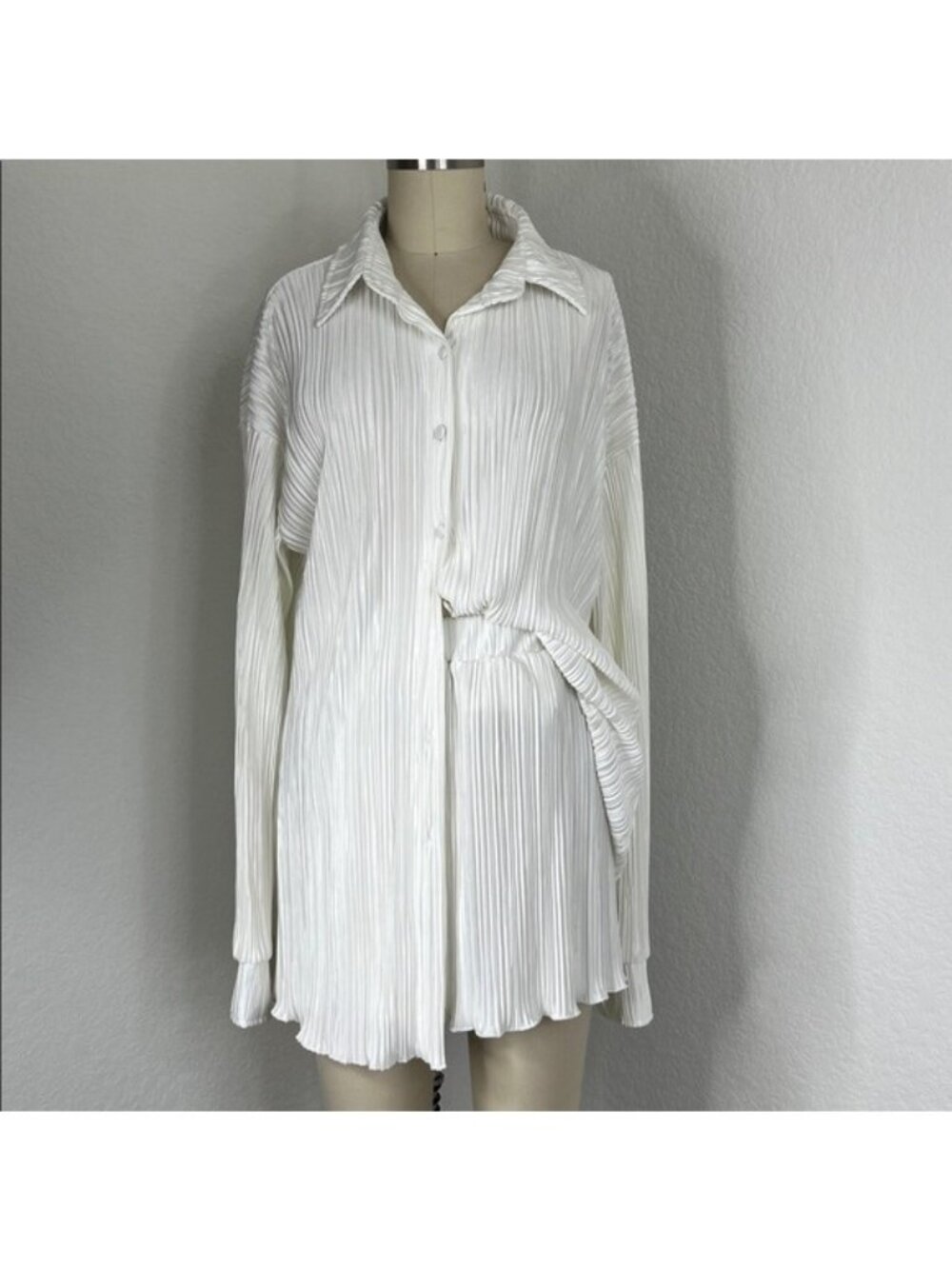 ASOS White Pleated Crinkle Button Front Elastic Waist Shorts Set